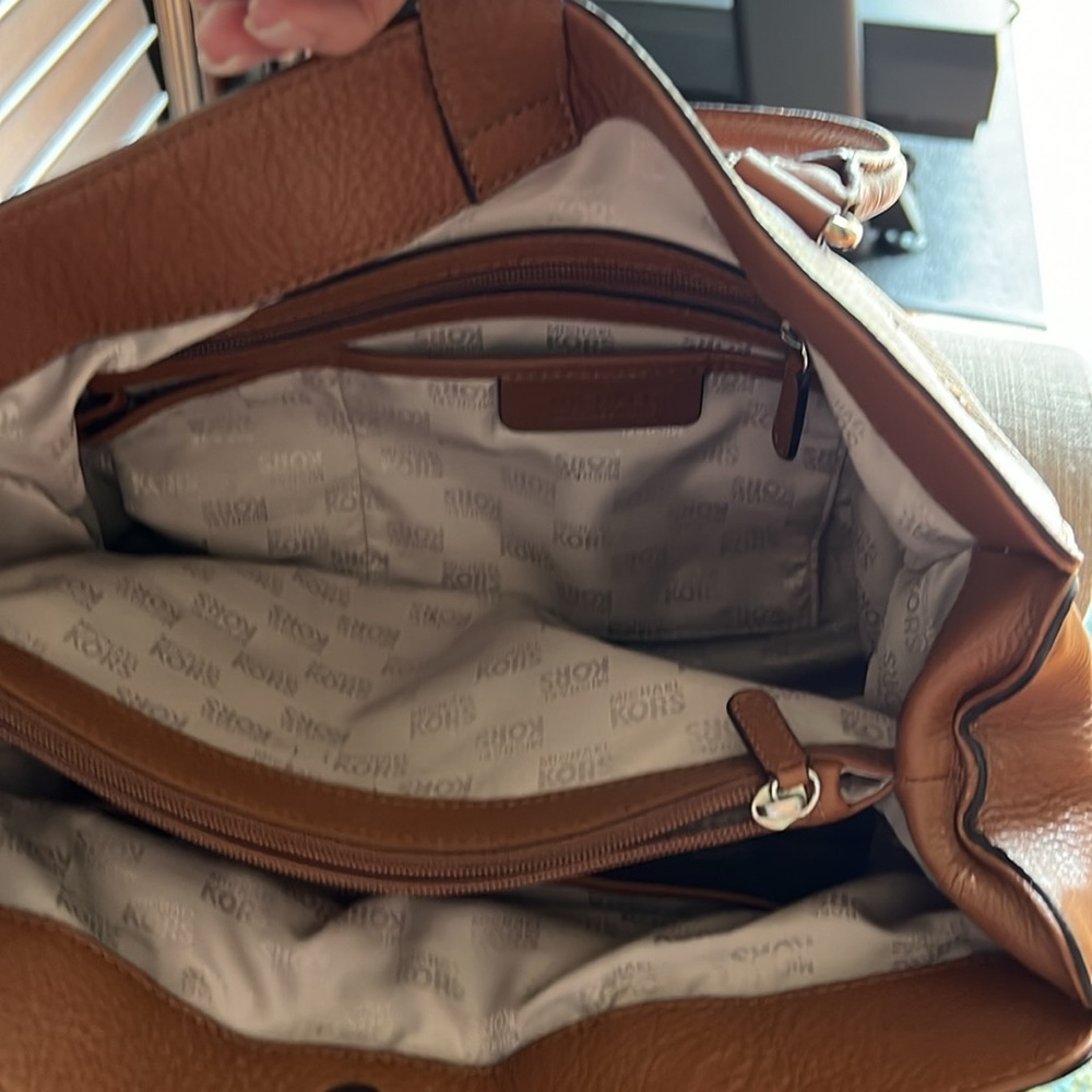Handbag - Picture 3 of 5